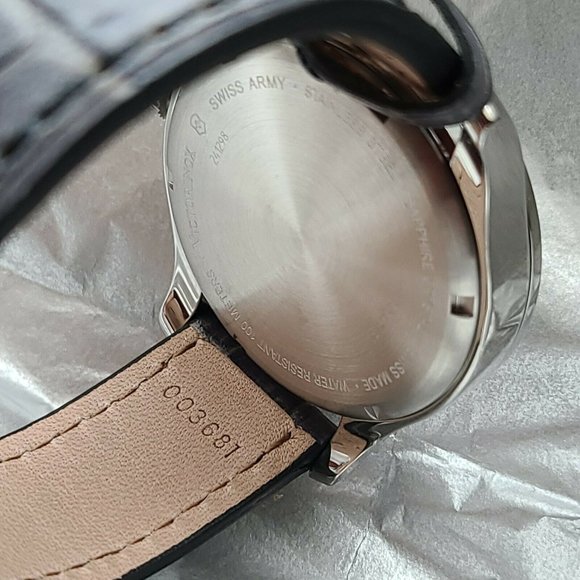 Victorinox Swiss Army Alliance Chronograph Watch 241298 $595 MSRP NEW in Box - Picture 7 of 12